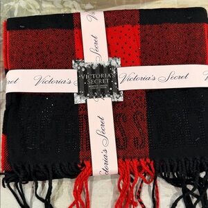 NWT Victoria's Secret Sparkle Scarlet Buffalo Check Scarf